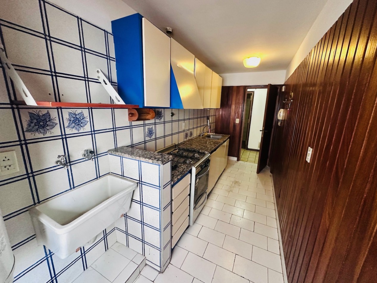 Amplio Departamento con cochera apto uso profesional Playa Grande