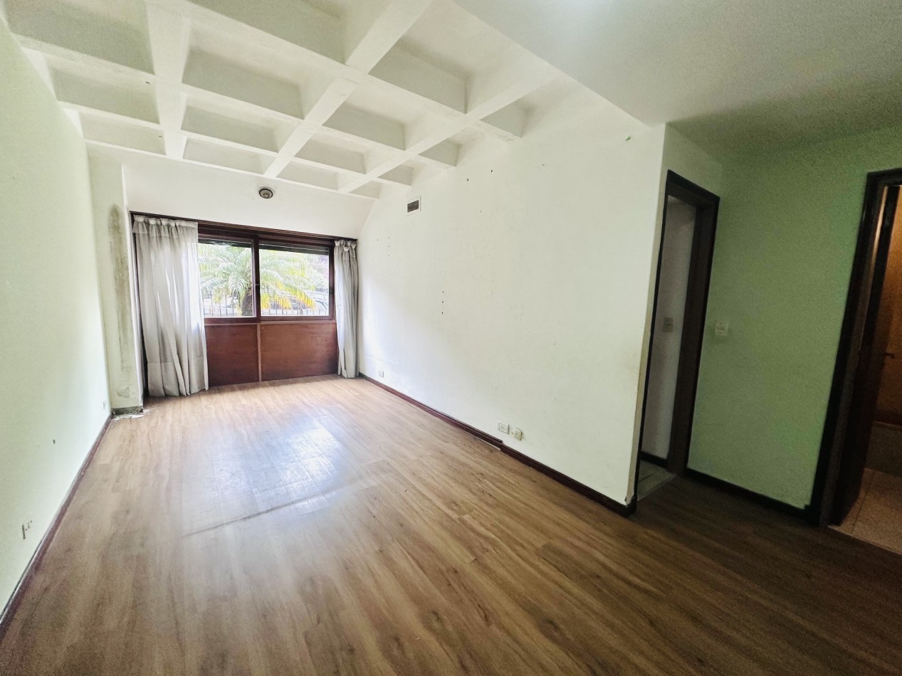 Amplio Departamento con cochera apto uso profesional Playa Grande