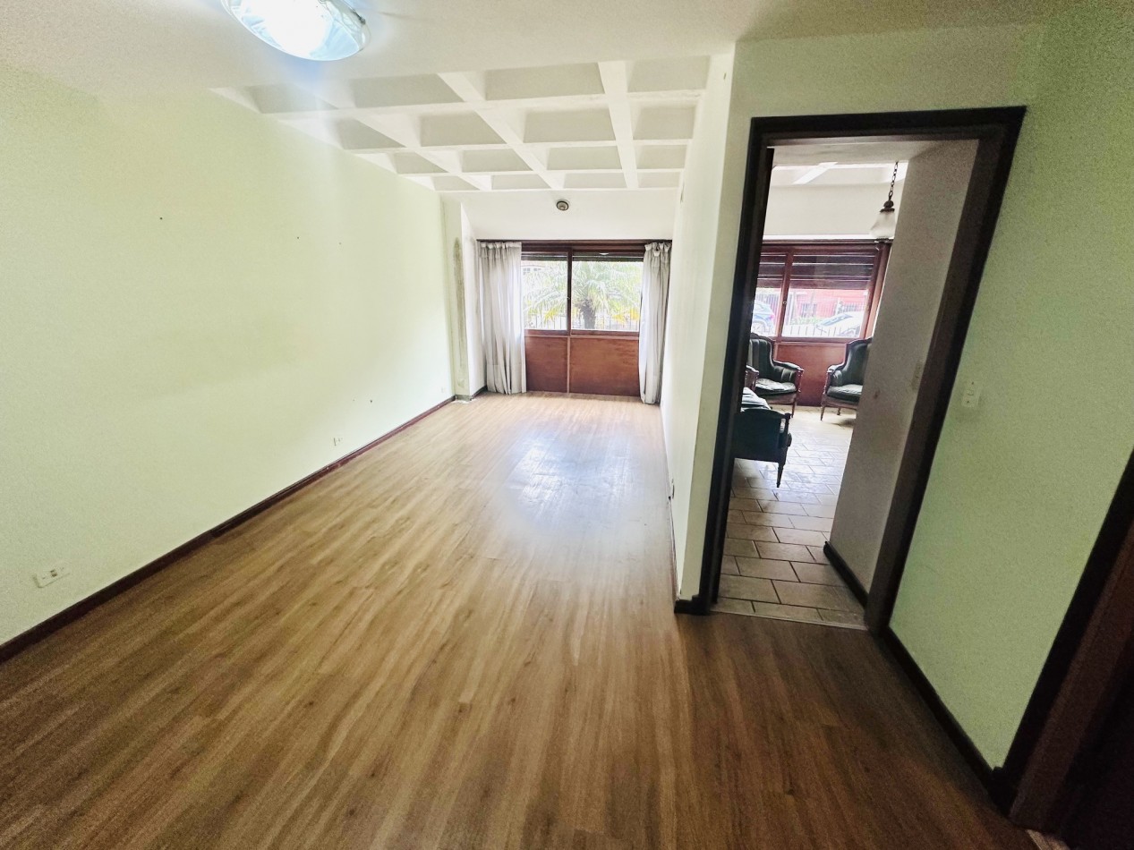 Amplio Departamento con cochera apto uso profesional Playa Grande