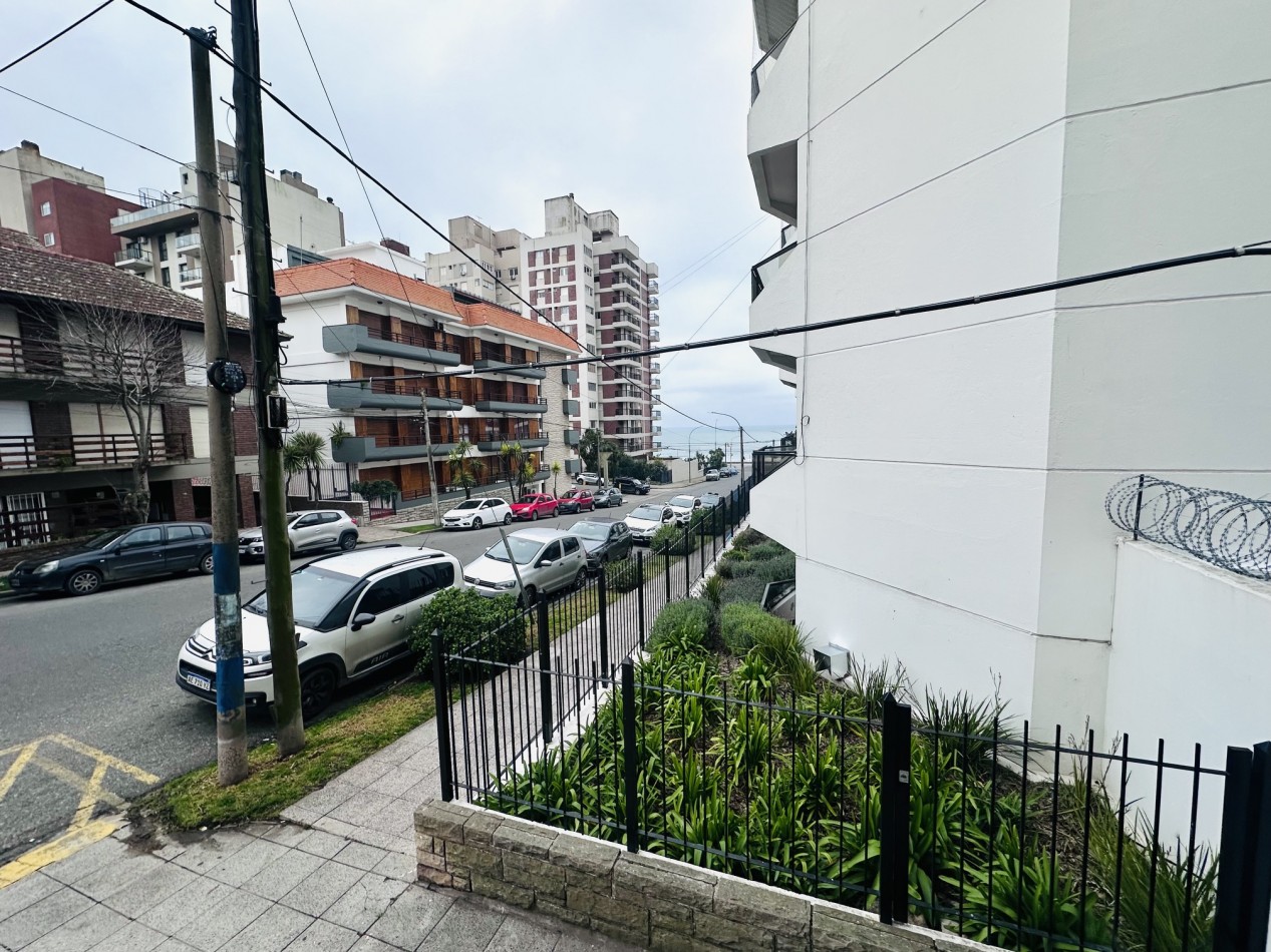 Amplio Departamento con cochera apto uso profesional Playa Grande
