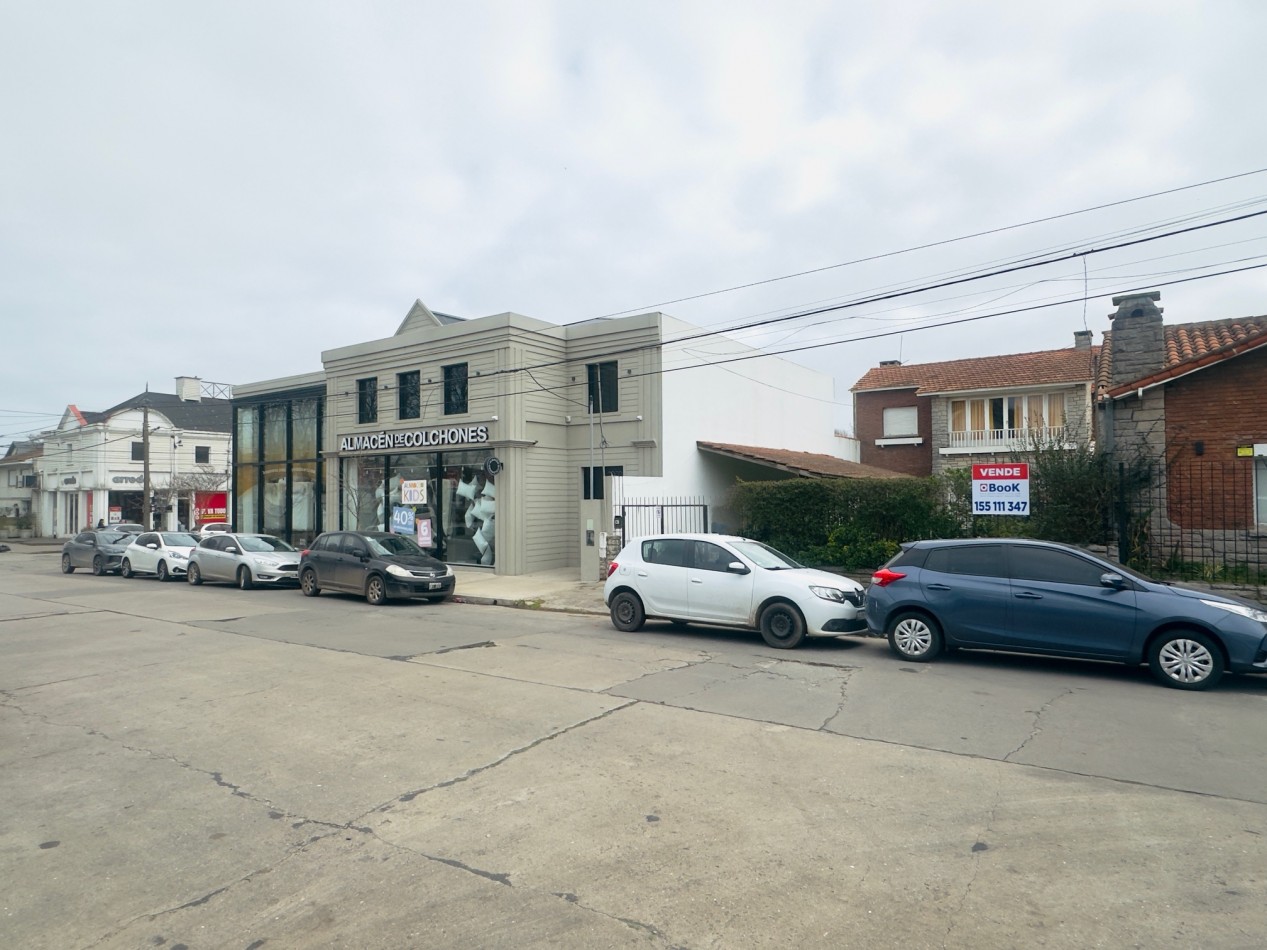 Lote con residencia, posibilidad desarrollo inmobiliario en centro comercial Guemes