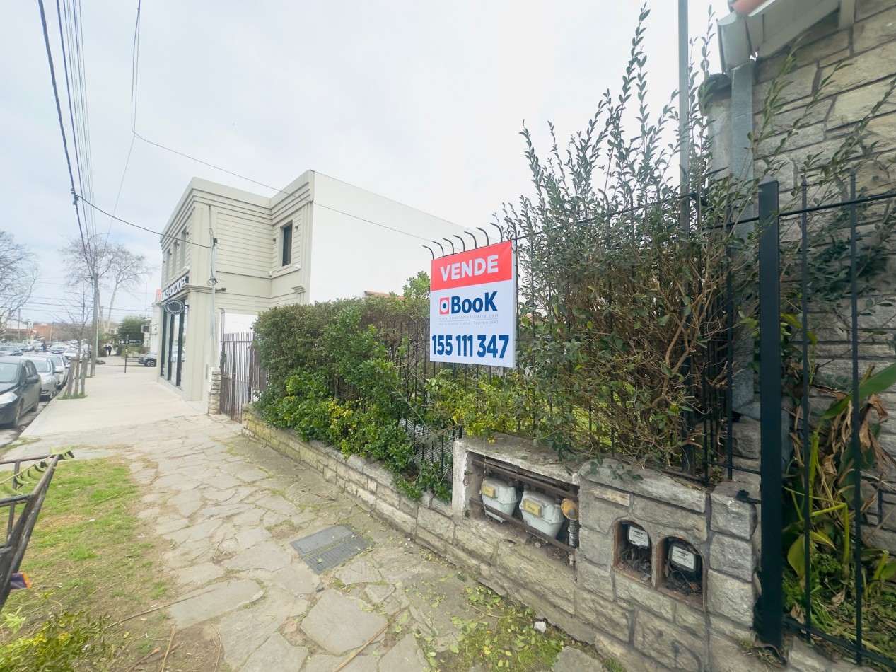 Lote con residencia, posibilidad desarrollo inmobiliario en centro comercial Guemes
