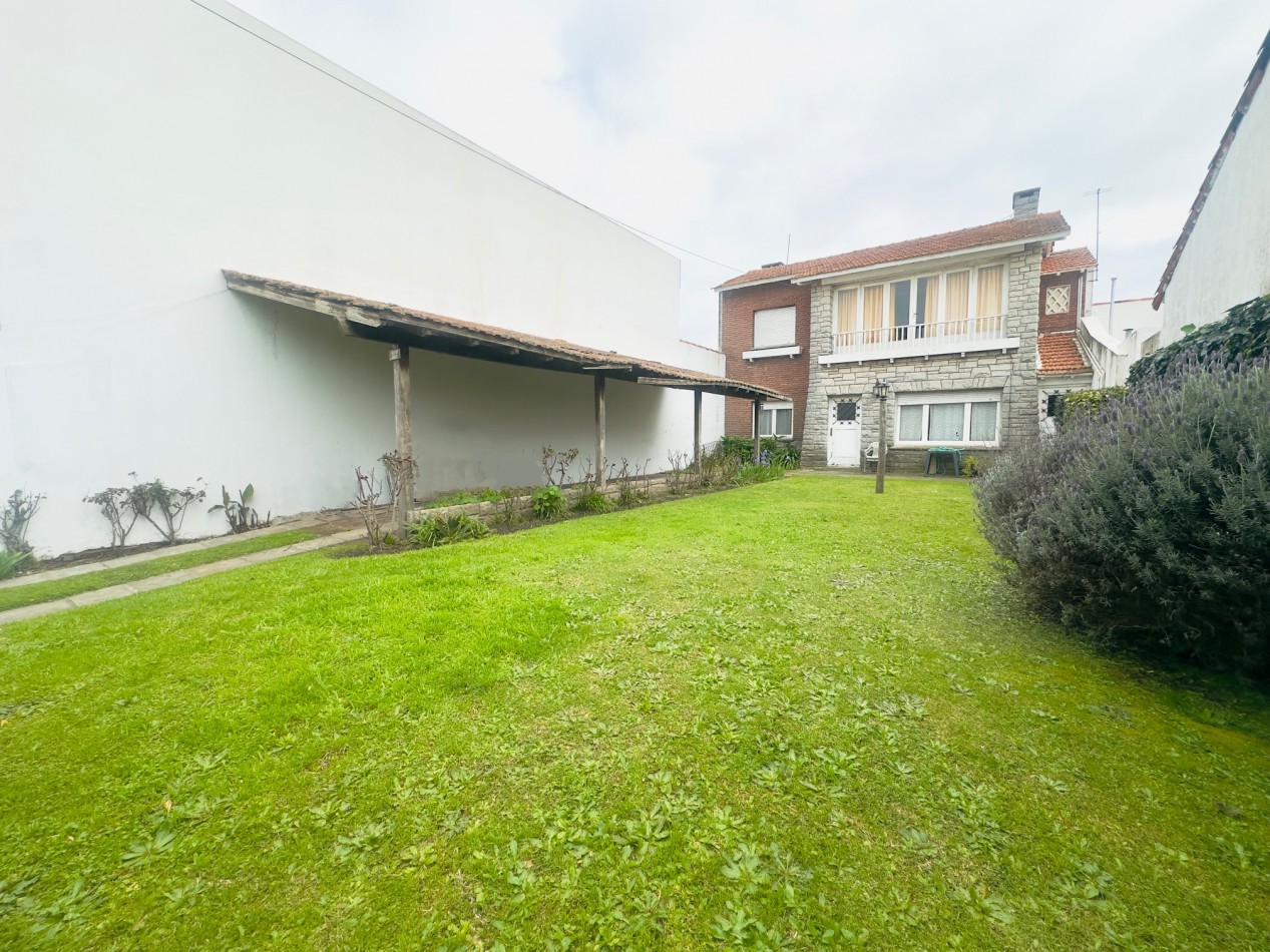 Lote con residencia, posibilidad desarrollo inmobiliario en centro comercial Guemes