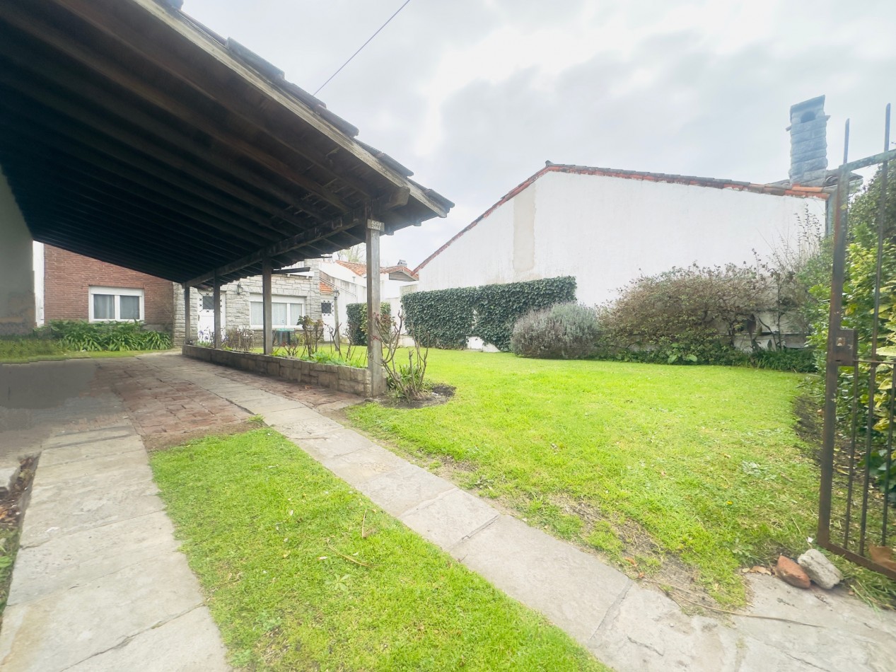 Lote con residencia, posibilidad desarrollo inmobiliario en centro comercial Guemes