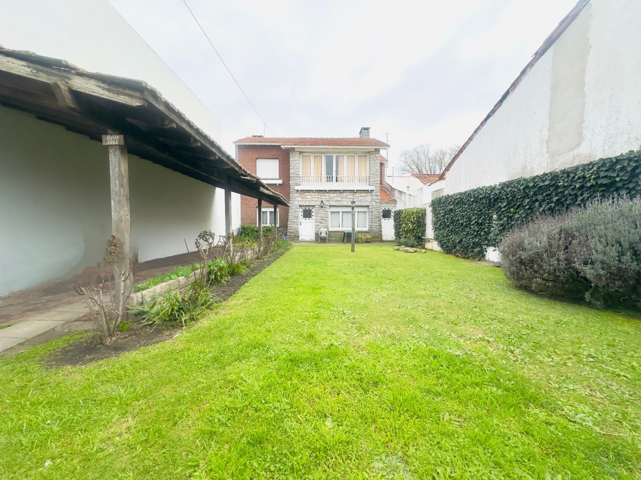 Lote con residencia, posibilidad desarrollo inmobiliario en centro comercial Guemes