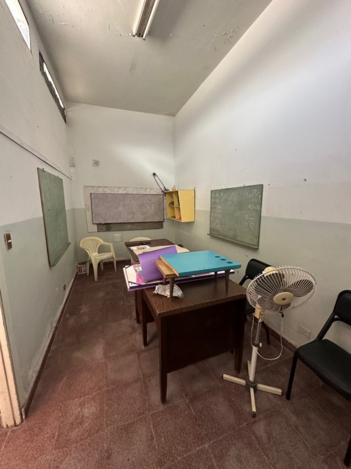 Amplia propiedad uso comercial-institucion-profesional