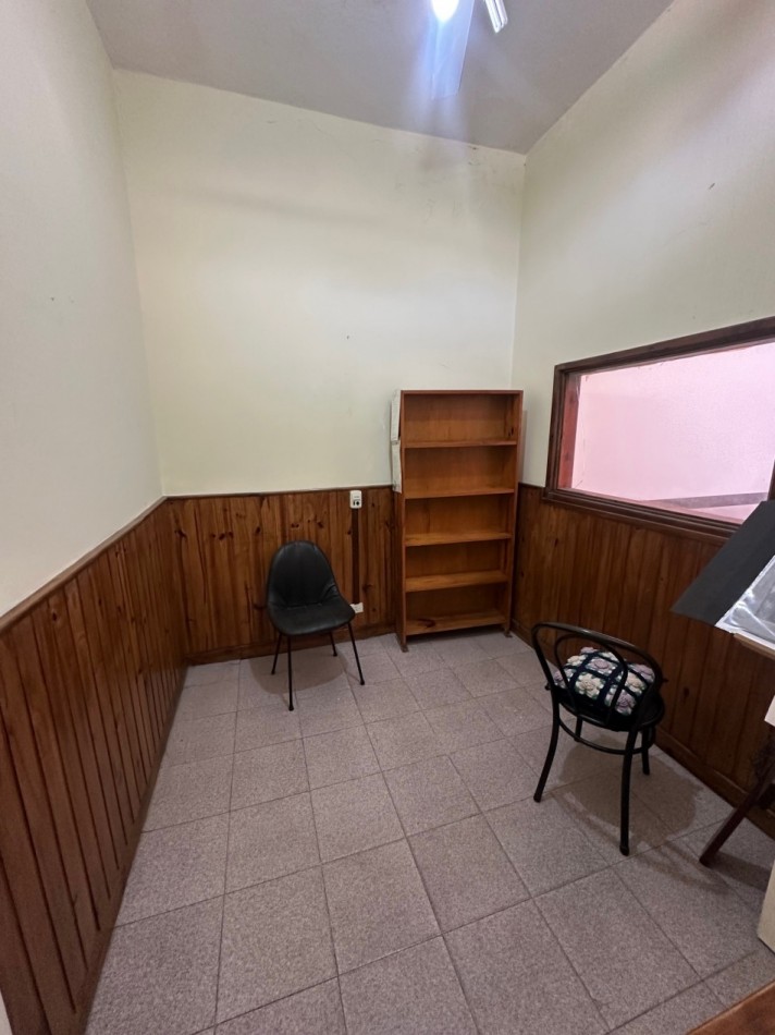 Amplia propiedad uso comercial-institucion-profesional