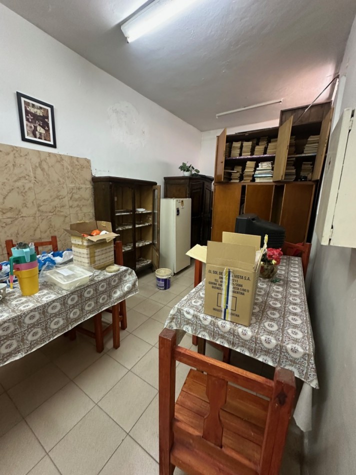 Amplia propiedad uso comercial-institucion-profesional