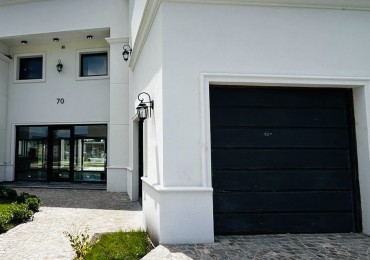 Amplia Casa contemporanea a estrenar Barrio Privado Arenas Chico