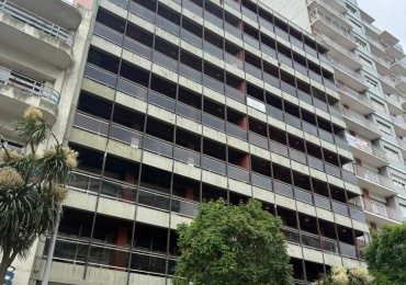 Amplio Semipiso 4 ambientes con 2 Cocheras y baulera Macrocentro