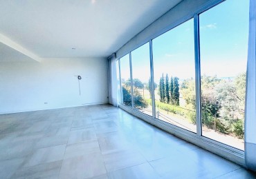 Amplio Semipiso moderno 3 Dormitorios 2 cocheras y baulera con vista al mar y el golf