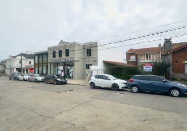 Lote con residencia, posibilidad desarrollo inmobiliario en centro comercial Guemes