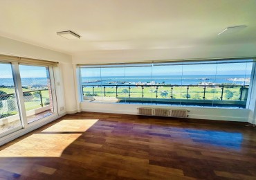Piso 4 ambientes con dependencia, cochera doble y vista frente al mar Playa Grande