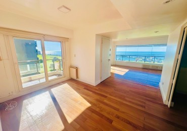 Piso 4 ambientes con dependencia, cochera doble y vista frente al mar Playa Grande